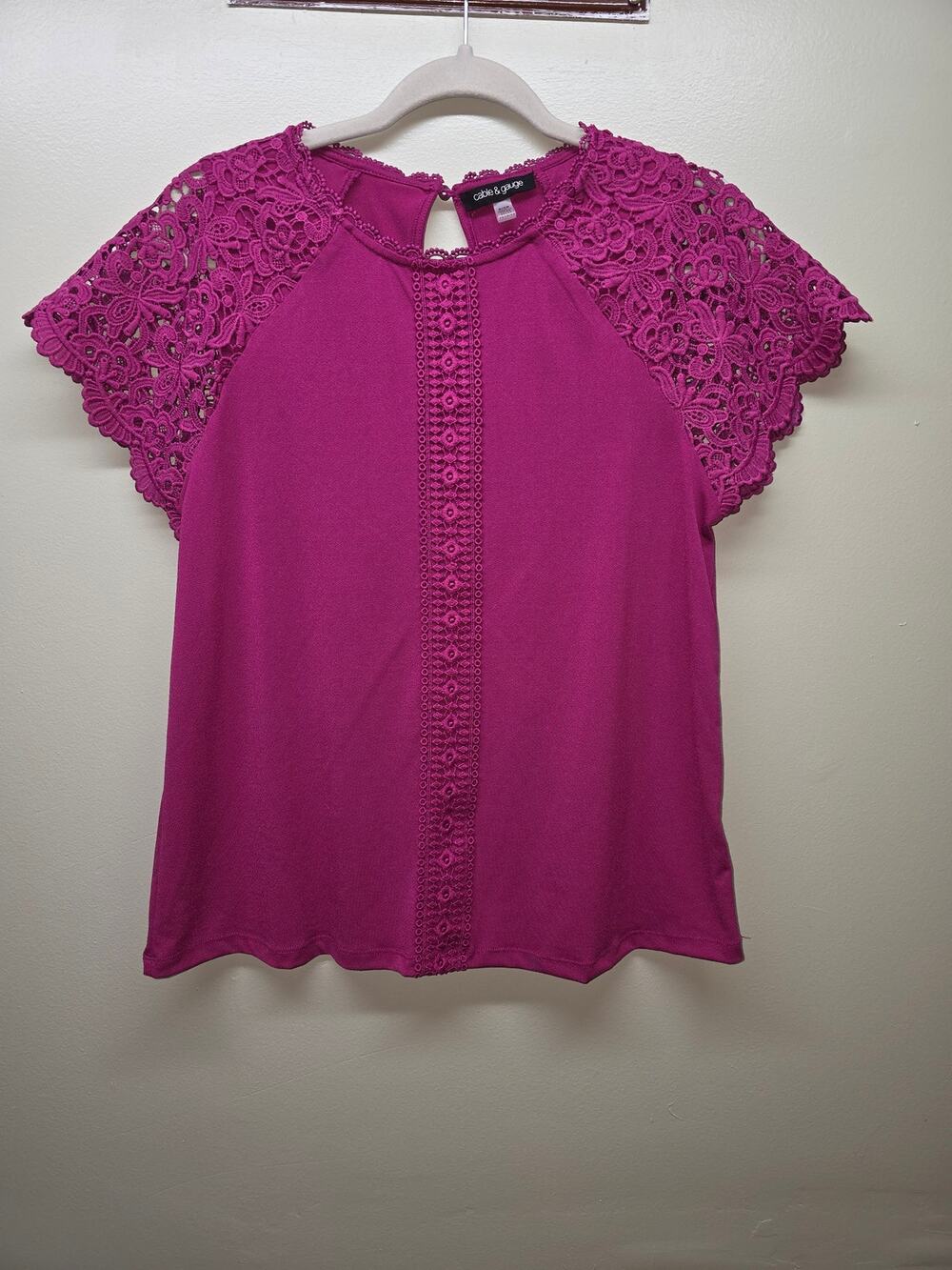 Cable & Guage Magenta Lacy Sleeve Top Size S